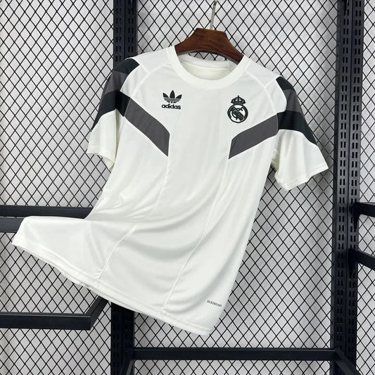 Real Madrid 2025 Pre-Match Training Shirt